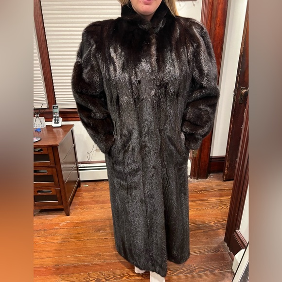 Classic full length black mink coat, excellent condition, 4 hook enclosures - Picture 4 of 11